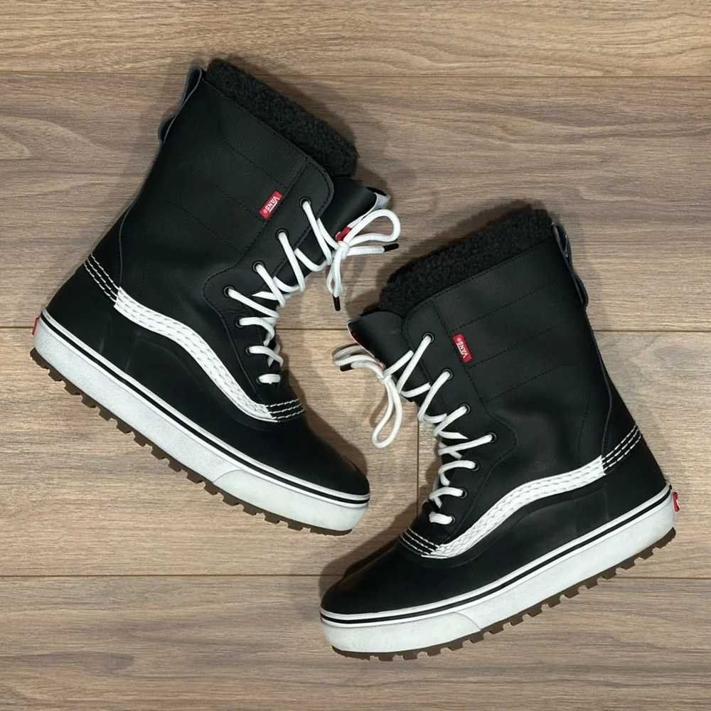 Vans MTE Cold Weather Standard Waterproof Boot in Black Size 9